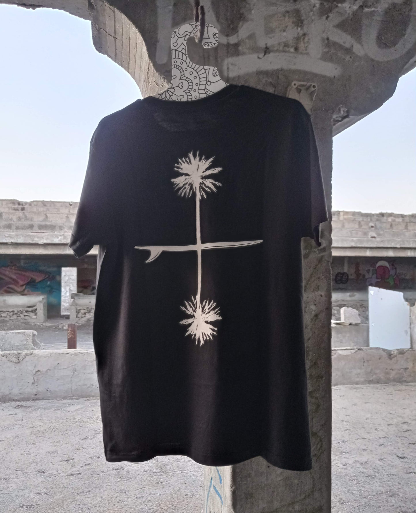 Camiseta PALMERAS EN ESPEJO Negro